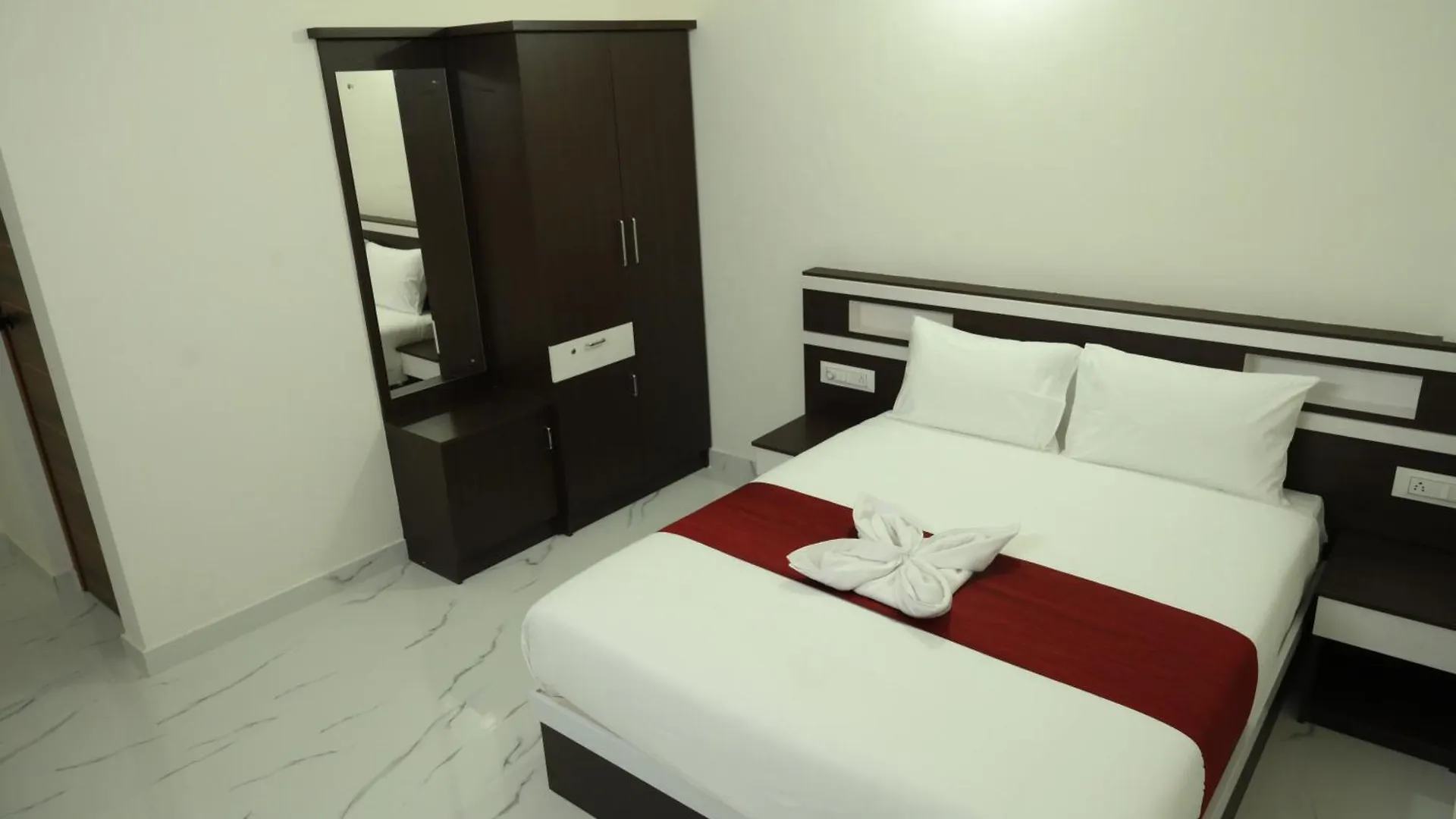 Cat'S Eye Hotel Kochi Aparthotel