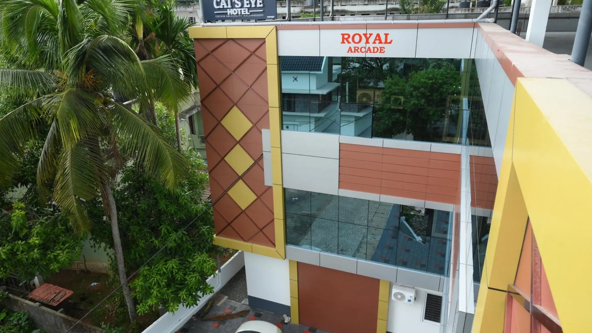 Cat'S Eye Hotel Kochi Aparthotel
