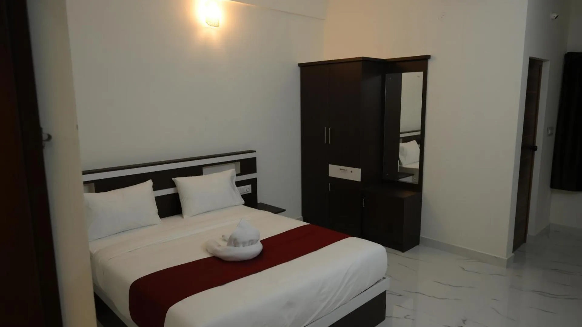 Cat'S Eye Hotel Kochi Aparthotel
